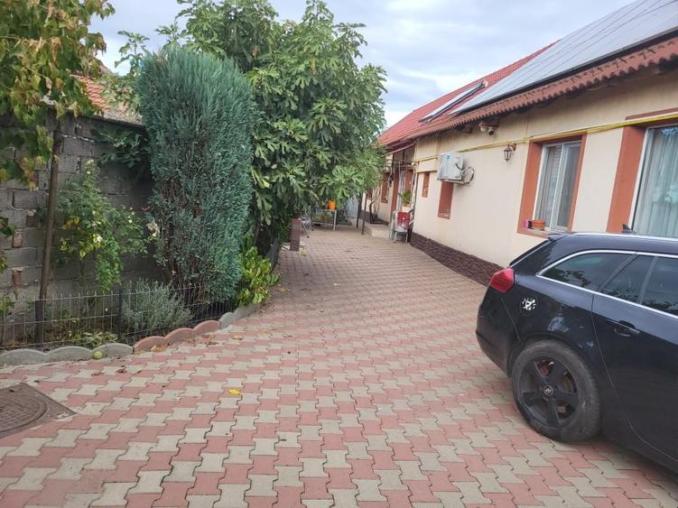 Casă individuală cu 4 camere cu Canalizare în Central