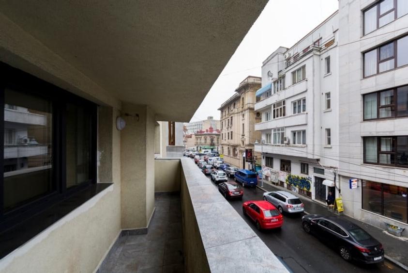 Apartament cu 4 camere semidecomandat în Romană