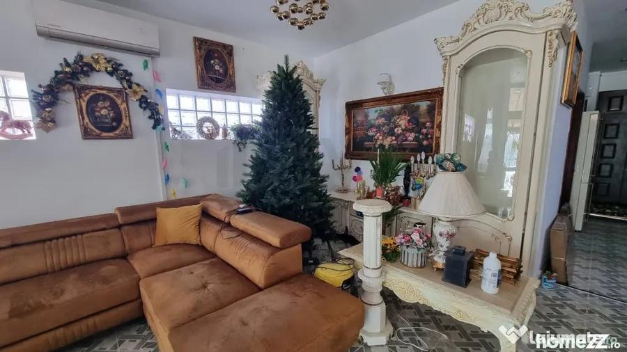 Casă cu 7 camere cu Teren 580 Mp în Fundeni