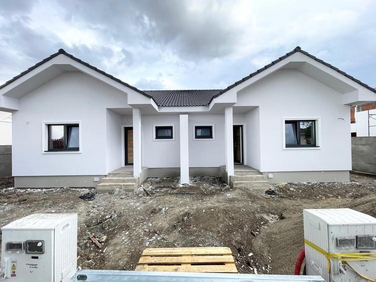 Duplex cu 3 camere cu Canalizare în Moșnița Veche