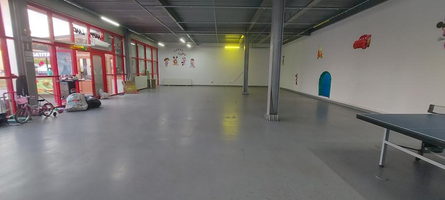 Spațiu comercial, de 360 mp, în Vest