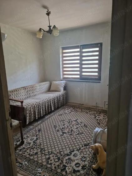 Apartament cu 3 camere semidecomandat în Roșiori de Vede