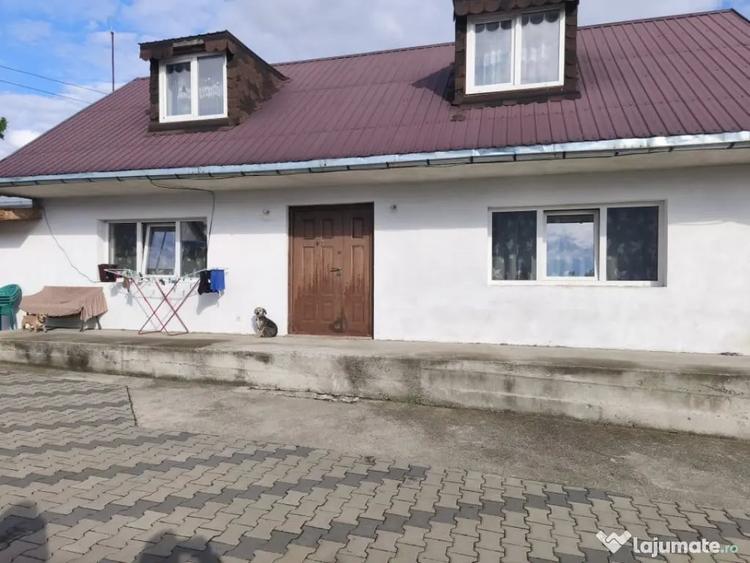 Casă cu 4 camere cu Teren 6000 Mp în Negostina