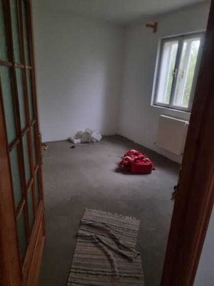 Casă individuală cu 8 camere cu Teren 1300 Mp în Marginea