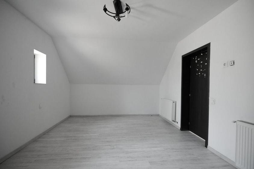 Casă cu 4 camere cu Teren 169 Mp în Central