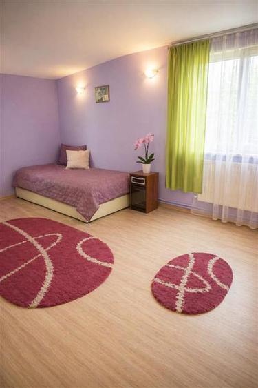 Casă individuală cu 7 camere cu Canalizare în Gheorghe Doja