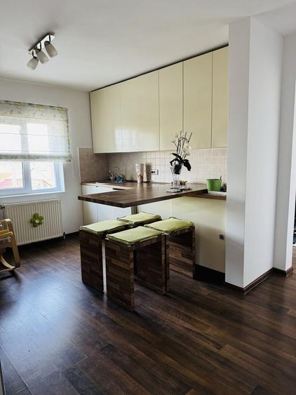 Apartament cu 3 camere decomandat în Exterior Vest