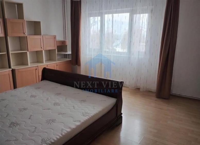 Apartament cu 4 camere decomandat în Plopilor