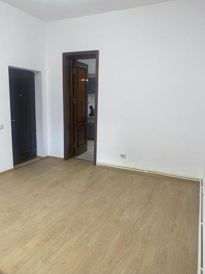 Apartament cu 4 camere semidecomandat în Tomis Mall