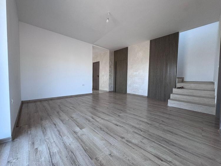 Duplex cu 4 camere cu Canalizare în Moșnița Nouă