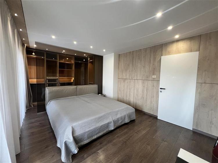 Apartament cu 4 camere decomandat, mobilat în Răcădău