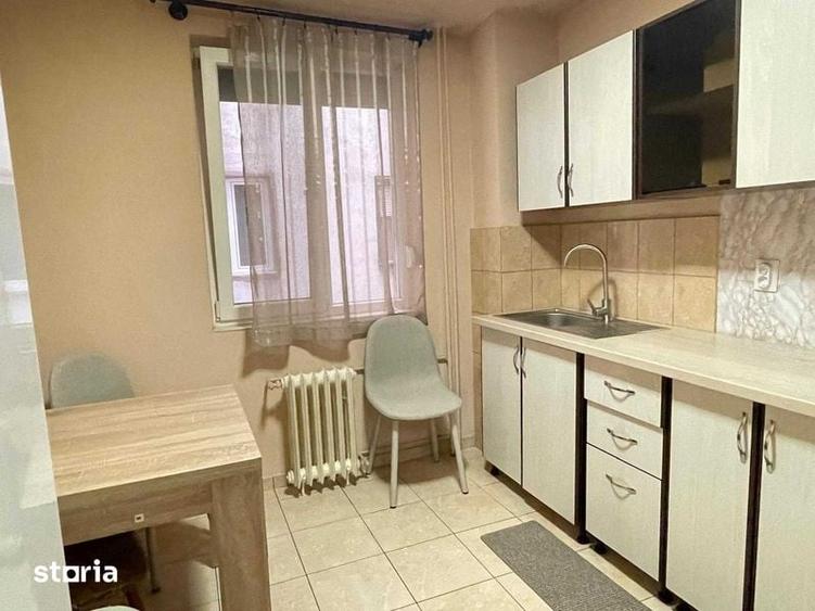 Inchiriez apartament bloc 3 camere decomandat, ultrecentral B. Magheru - 2