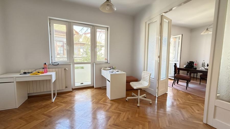 Apartament cu 3 camere decomandat, mobilat în Eminescu