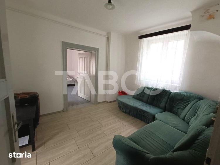 Apartament cu 3 camere semidecomandat în Orașul de Jos