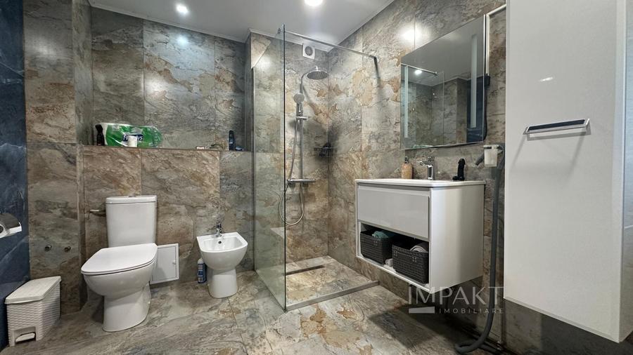 Casă individuală cu 10 camere decomandat cu Canalizare în Central