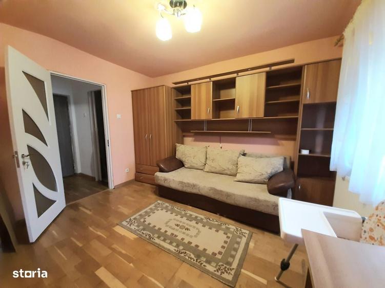 Apartament cu 3 camere semidecomandat în Micro 16