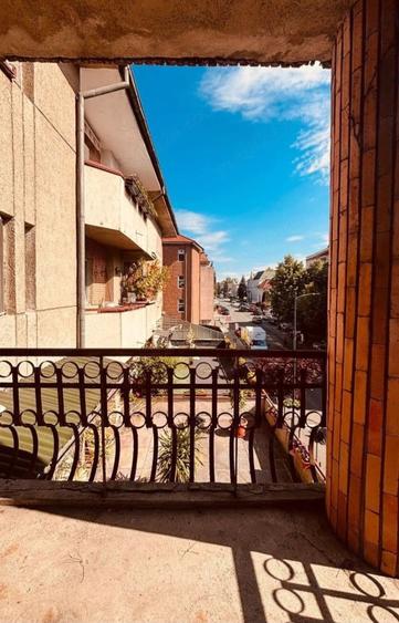 Apartament cu 3 camere decomandat în Central