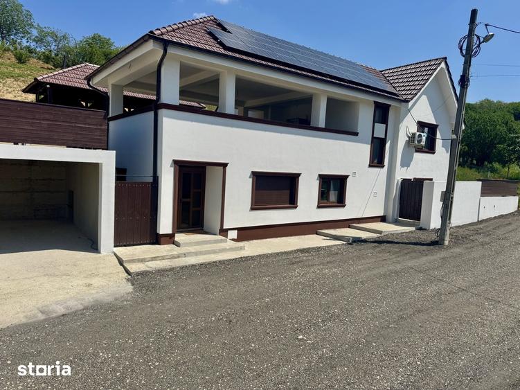 Casă cu 4 camere cu Teren 2000 Mp în Oncea