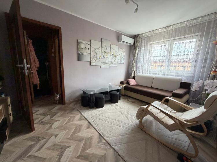 Apartament cu 3 camere semidecomandat în Florilor
