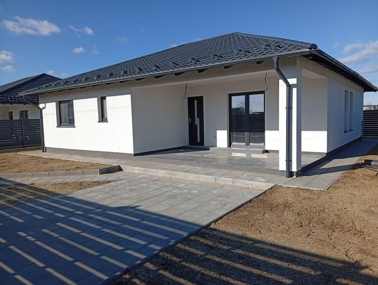 Casă cu 4 camere cu Teren 400 Mp în Bradu