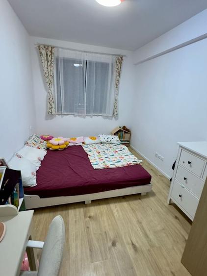 Apartament cu 3 camere semidecomandat, mobilat în Băneasa