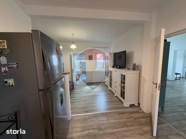 Casă cu 5 camere cu Teren 5300 Mp în Găvănești