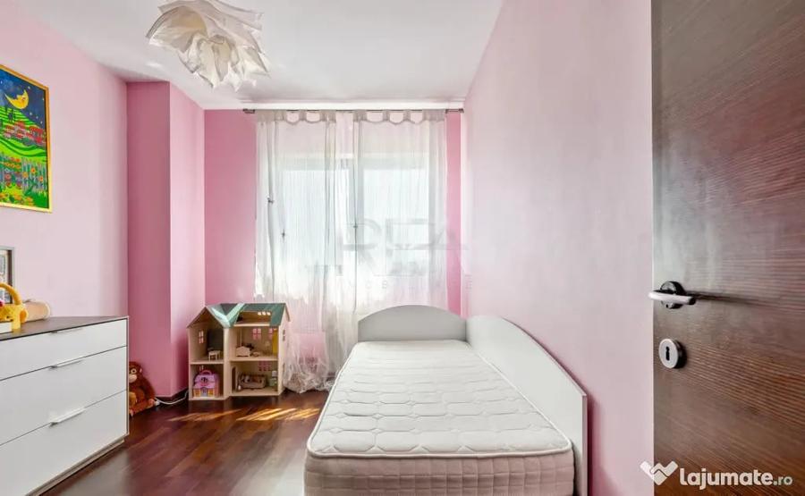 Apartament cu 3 camere semidecomandat în Titulescu