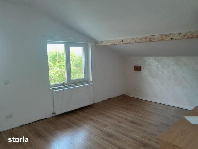 Casă cu 4 camere cu Teren 140 Mp în Central