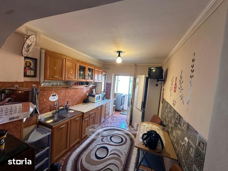 Apartament cu 3 camere decomandat în Central