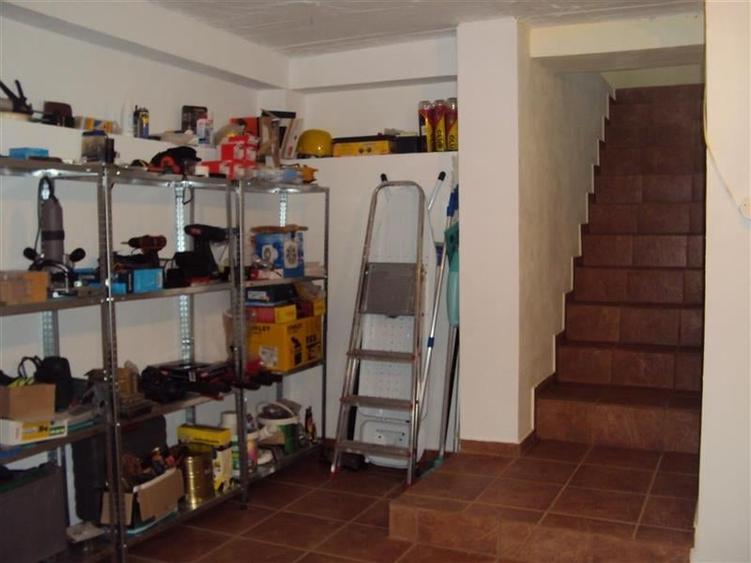 Casă individuală cu 5 camere cu Canalizare în Vest