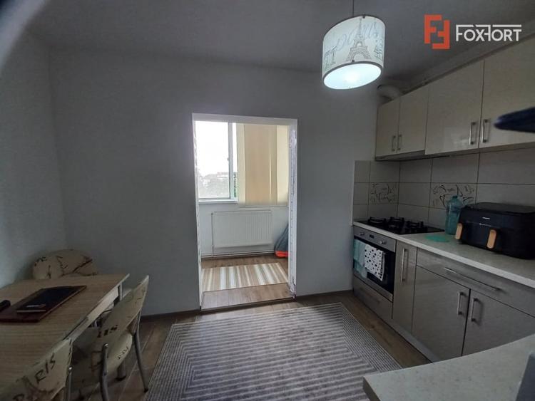 Apartament cu 3 camere decomandat, mobilat în Lipovei