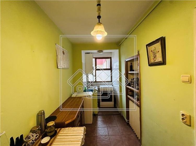 Apartament cu 3 camere decomandat în Ștrand