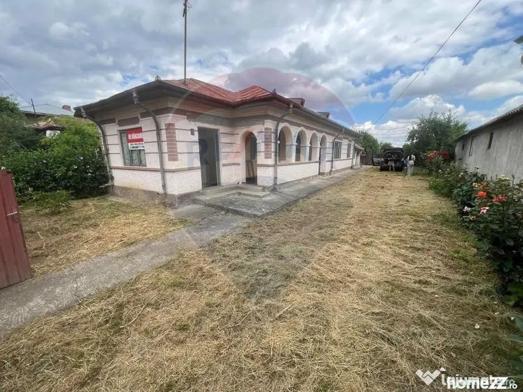 Casă cu 4 camere cu Teren 2366 Mp în Căiata