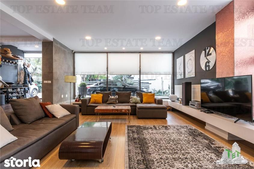 Casă cu 7 camere cu Teren 1334 Mp în Central