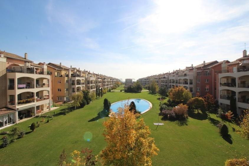 Apartament cu 4 camere decomandat în Pipera