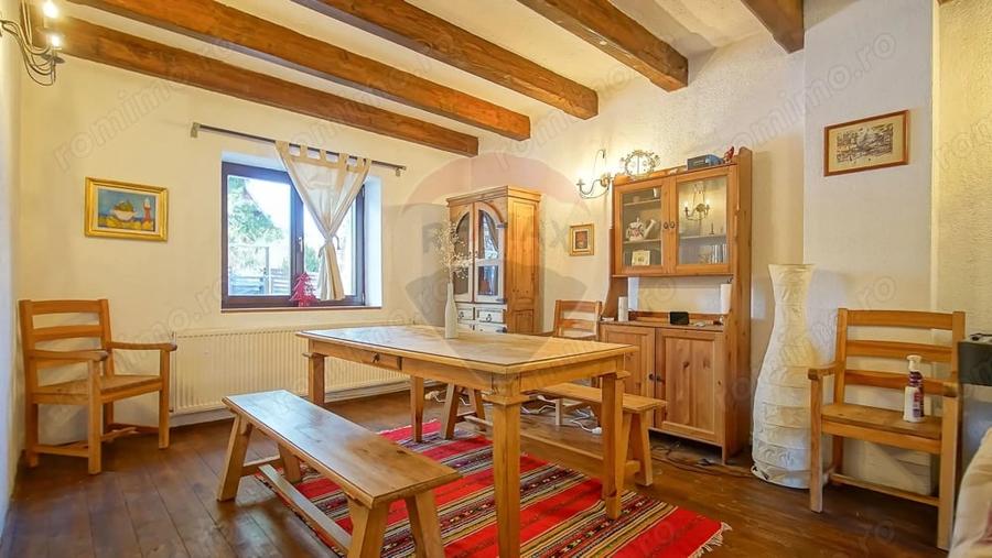 Casă cu 16 camere cu Teren 1368 Mp în Timișu de Sus