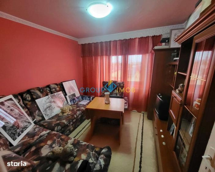 Apartament cu 3 camere decomandat, mobilat în Mioriței