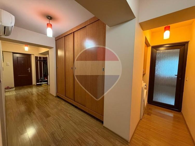Apartament cu 4 camere decomandat în Central