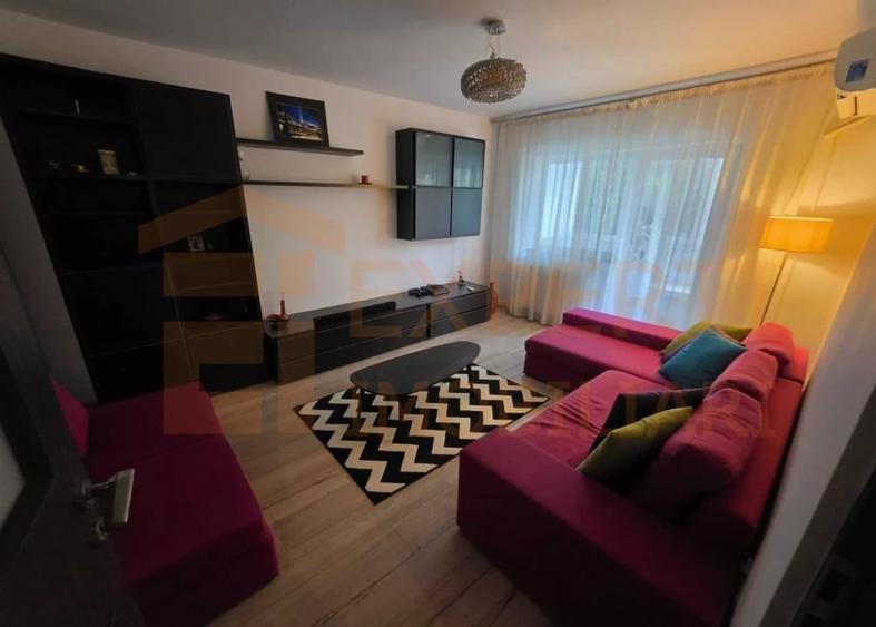 Apartament cu 4 camere decomandat, mobilat în Boema