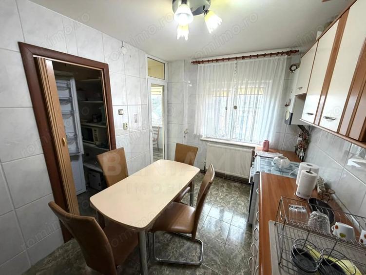 Apartament cu 4 camere decomandat în Central