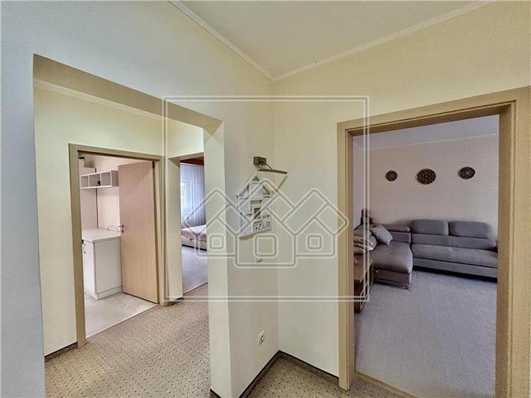 Apartament cu 3 camere decomandat în Terezian