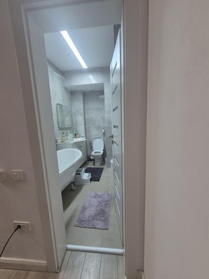 Apartament cu 3 camere decomandat în Cotu