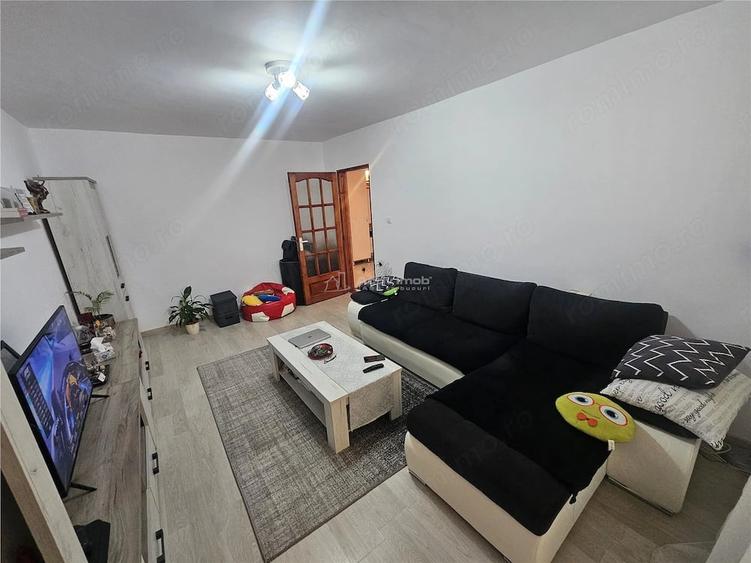 Apartament cu 3 camere decomandat în Cuptoare (Reșița)