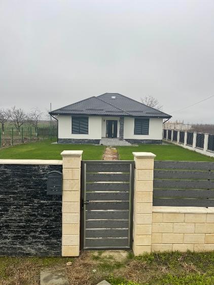 Casă individuală cu 3 camere cu Teren 1430 Mp în Butimanu