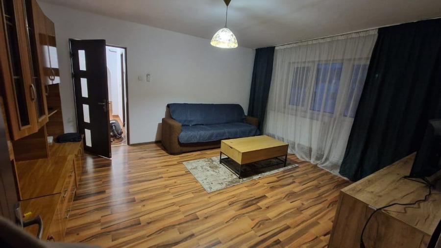 Apartament cu 3 camere semidecomandat în Brazda lui Novac
