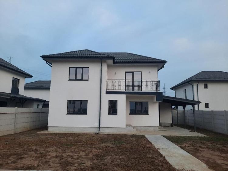 Casă individuală cu 4 camere cu Teren 400 Mp în Bâcu