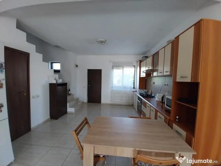 Casă cu 4 camere în Domnești