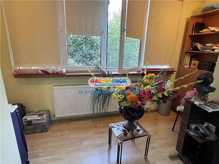 Apartament cu 3 camere semidecomandat în Titan