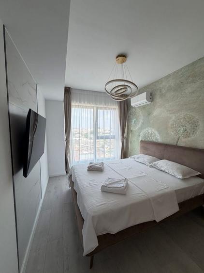 Apartament cu 3 camere semidecomandat în Parcul Carol