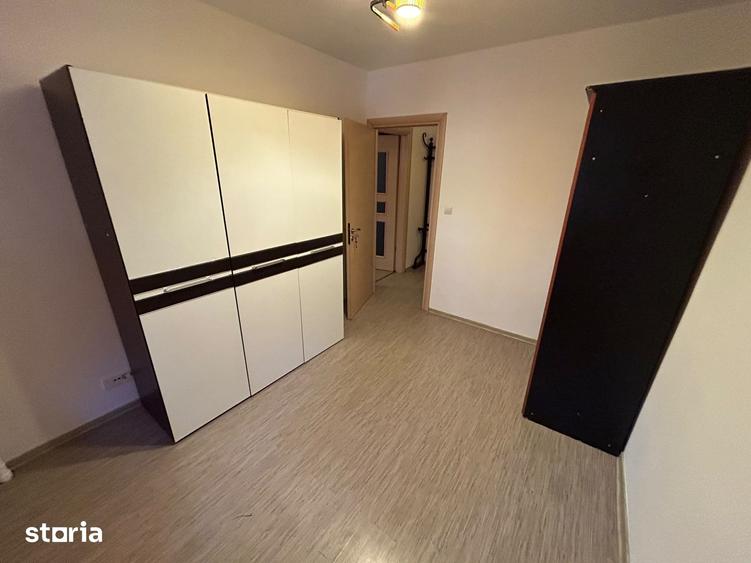 Apartament cu 3 camere semidecomandat în Șerban Vodă